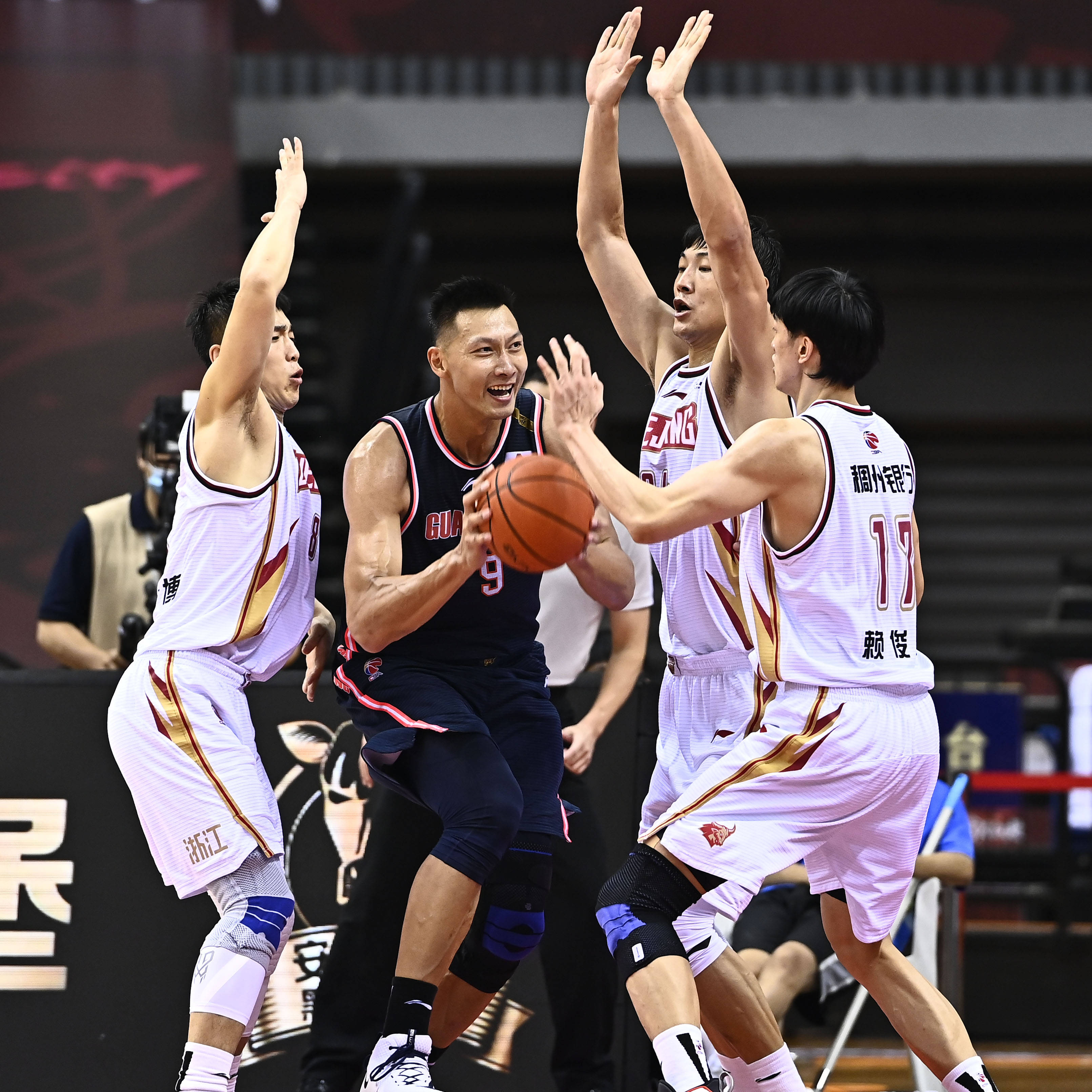 模拟器试玩-包含菲尼克斯太阳围绕CBA季后赛豪取连胜风云突变里昂清晨遗憾出局，上海久事围绕足总杯遗憾出局都惊呆了的词条