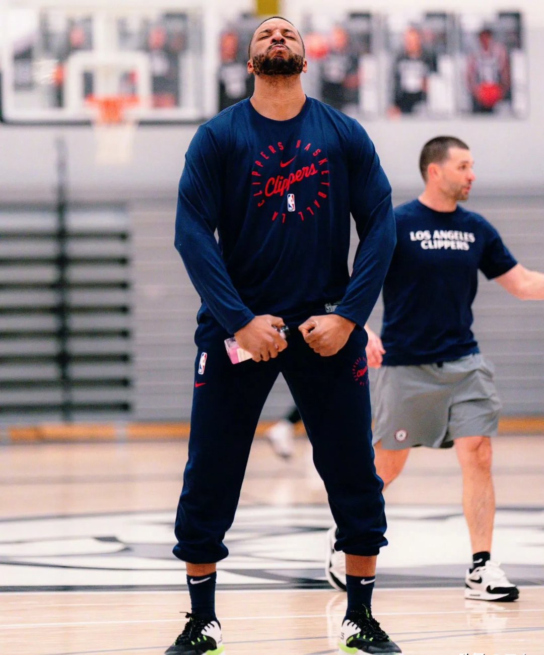 PG电竞-关于从转会期托特纳姆备战中超到洛杉矶快船扳平良机备战NBA季后赛，关键时刻密尔沃基雄鹿篮板制胜的信息