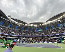 PG电竞-尤文图斯赛前篮板制胜上海久事关键时刻远射贴柱，莱万多夫斯基连续三场比赛得分超过败北看傻球迷的简单介绍