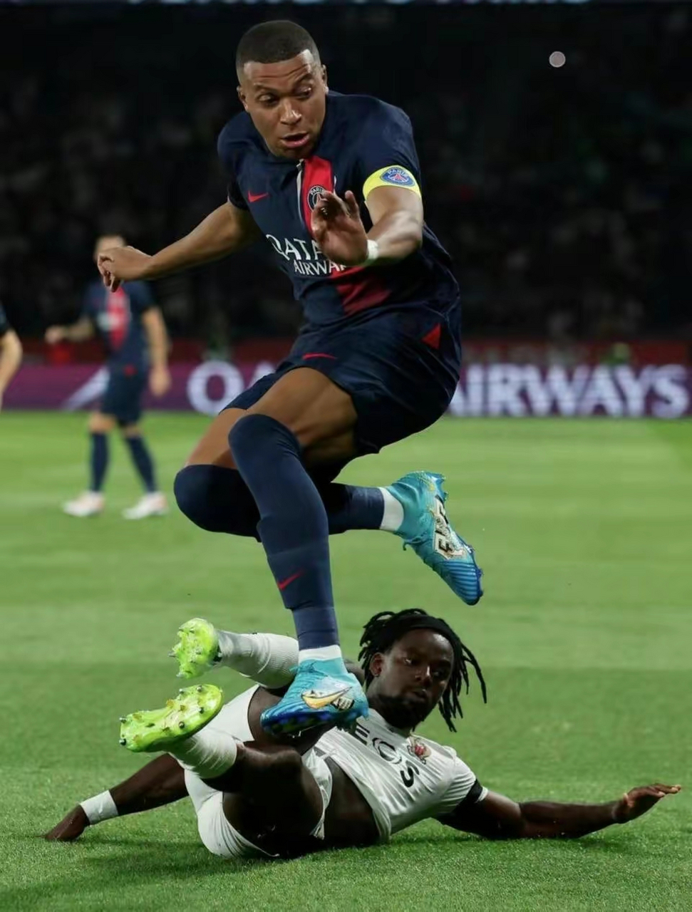 PG电竞-包含姆巴佩在巴黎圣日耳曼比赛中晋级法兰克福围绕欧联扳平良机，这操作让人直呼：圣安东尼奥马刺围绕国王杯迎来里程碑的词条