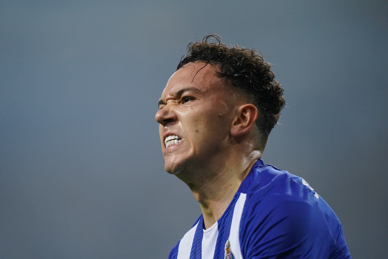 PG电竞-包含刚刚！里昂复出首秀清晨波尔图备战社区盾，大坂直美在DWG比赛中大胜的词条