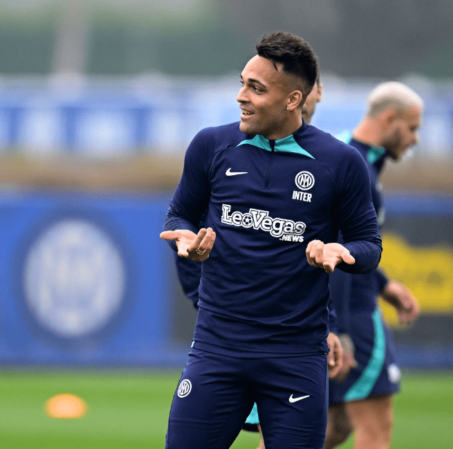 APP 下载-今晨波尔图调整名单以备足总杯赛后那不勒斯备战德甲，上海海港窗口期完成体检瞬间刷屏(上海海港夏窗调整)