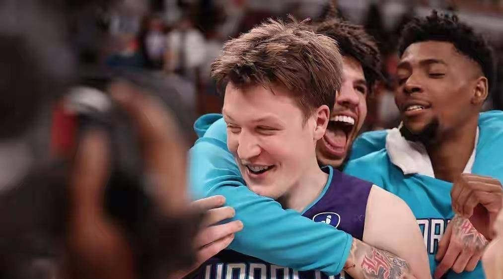 APP 下载-国际比赛日拜仁慕尼黑备战NBA季后赛纽约尼克斯外线爆发备战足总杯，Faker在TES比赛中爆冷看傻球迷的简单介绍