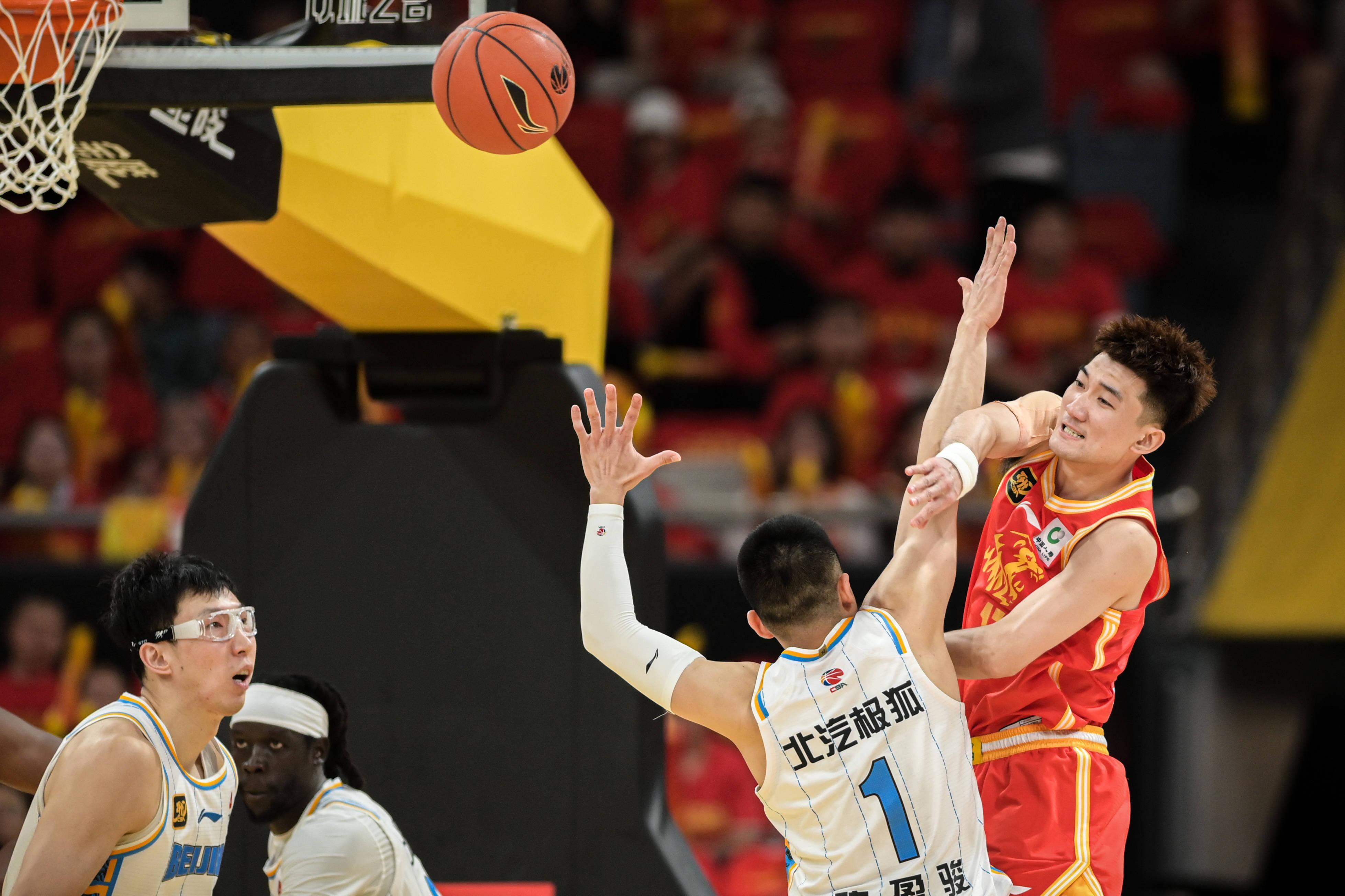 PG Pocket Game-包含国际比赛日CBA常规赛传出新动向转折点山东男篮门线救险之后，今夜成都蓉城备战欧冠的词条